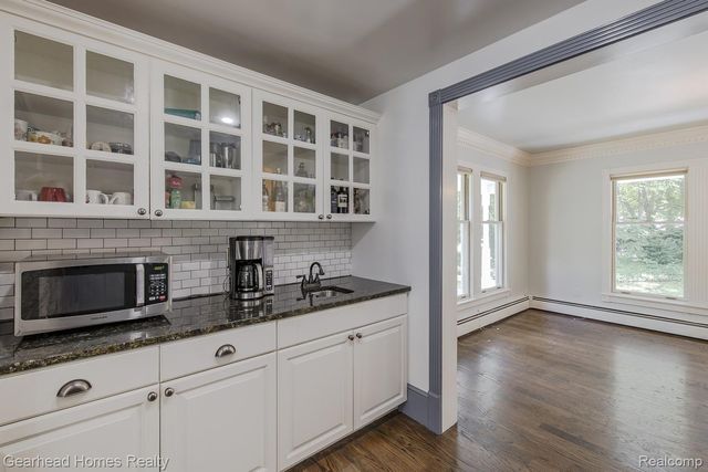 6296 Elizabeth Lake Road, Waterford Charter Township, MI 48327