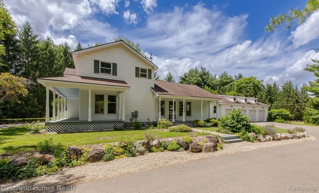 6296 Elizabeth Lake Road, Waterford Charter Township, MI 48327