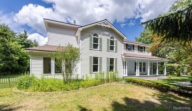 6296 Elizabeth Lake Road, Waterford Charter Township, MI 48327
