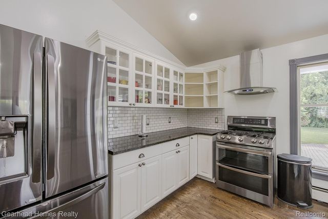 6296 Elizabeth Lake Road, Waterford Charter Township, MI 48327