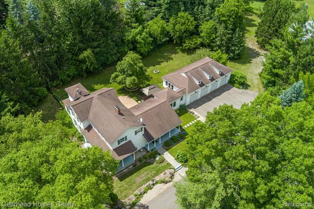 6296 Elizabeth Lake Road, Waterford Charter Township, MI 48327