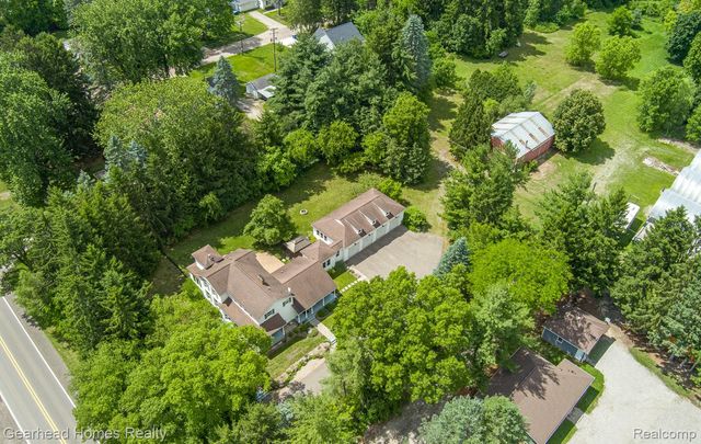 6296 Elizabeth Lake Road, Waterford Charter Township, MI 48327