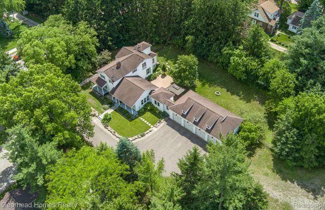 6296 Elizabeth Lake Road, Waterford Charter Township, MI 48327