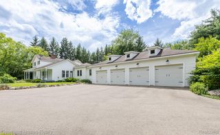 6296 Elizabeth Lake Road, Waterford Charter Township, MI 48327
