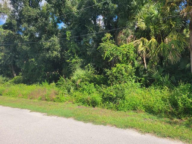 000 April Avenue, North Port, FL 34288