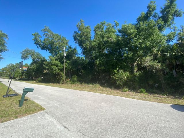 000 April Avenue, North Port, FL 34288