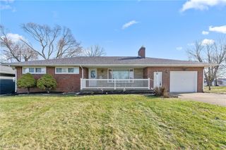 554 Neoka Drive, Campbell, OH 44405