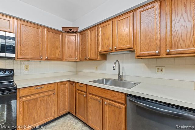39754 Manor Drive, Harrison Twp, MI 48045