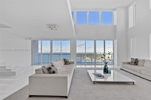10 Venetian Way PH04, Miami Beach, FL 33139