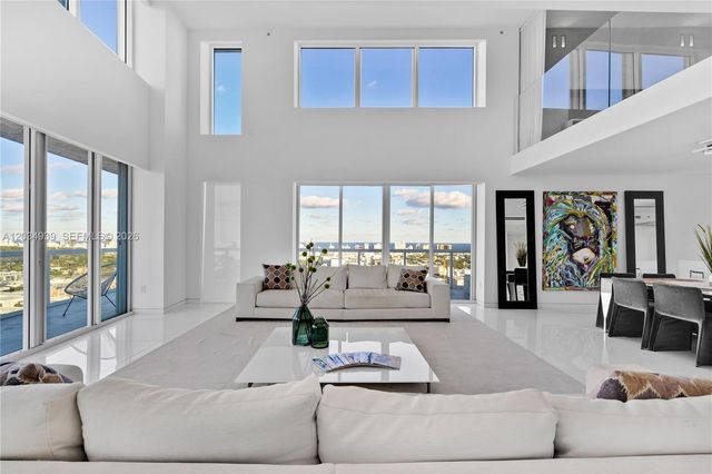 10 Venetian Way PH04, Miami Beach, FL 33139