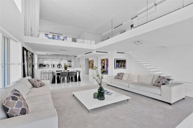 10 Venetian Way PH04, Miami Beach, FL 33139