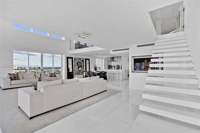 10 Venetian Way PH04, Miami Beach, FL 33139