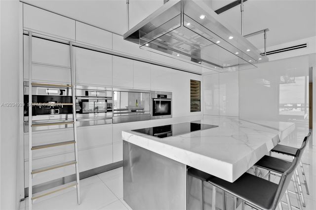 10 Venetian Way PH04, Miami Beach, FL 33139