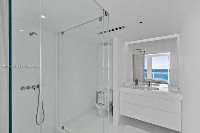 10 Venetian Way PH04, Miami Beach, FL 33139