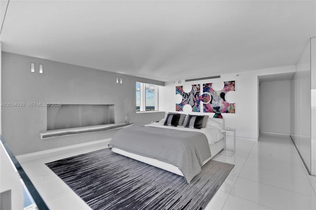 10 Venetian Way PH04, Miami Beach, FL 33139