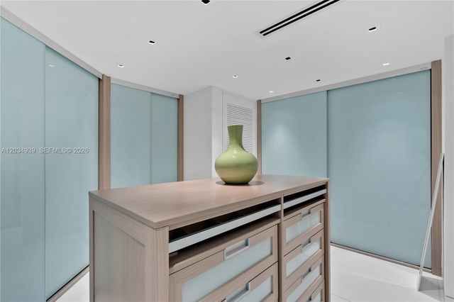 10 Venetian Way PH04, Miami Beach, FL 33139