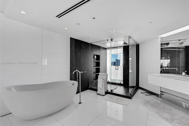 10 Venetian Way PH04, Miami Beach, FL 33139
