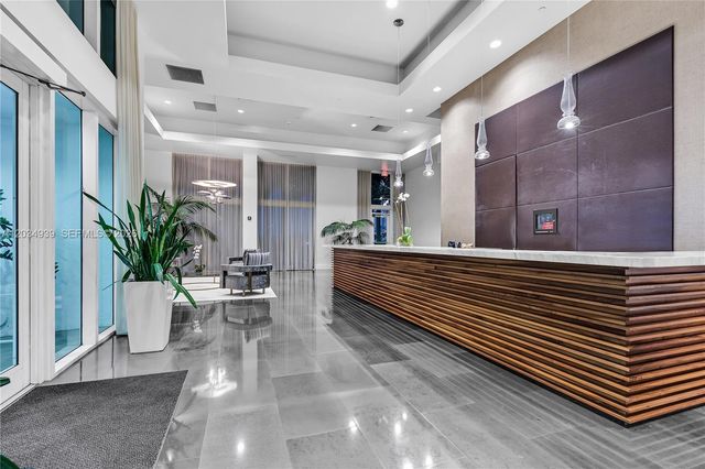 10 Venetian Way PH04, Miami Beach, FL 33139