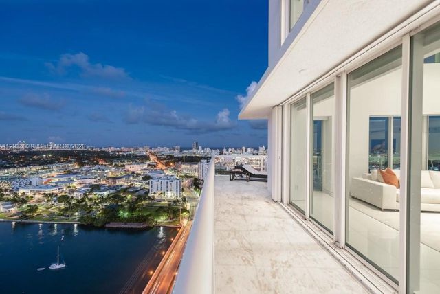 10 Venetian Way PH04, Miami Beach, FL 33139