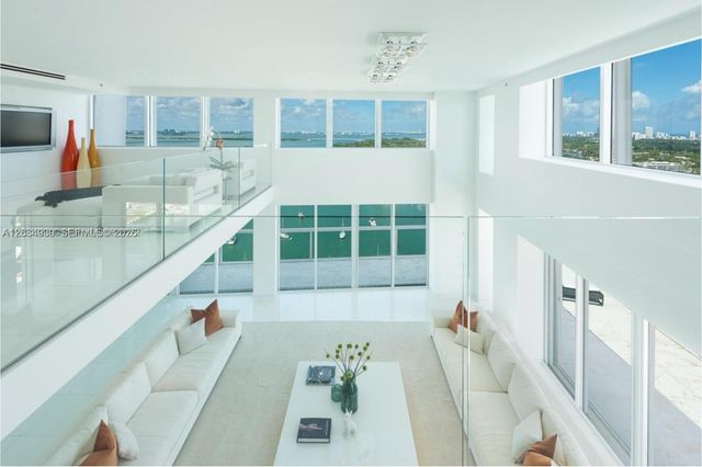 10 Venetian Way PH04, Miami Beach, FL 33139