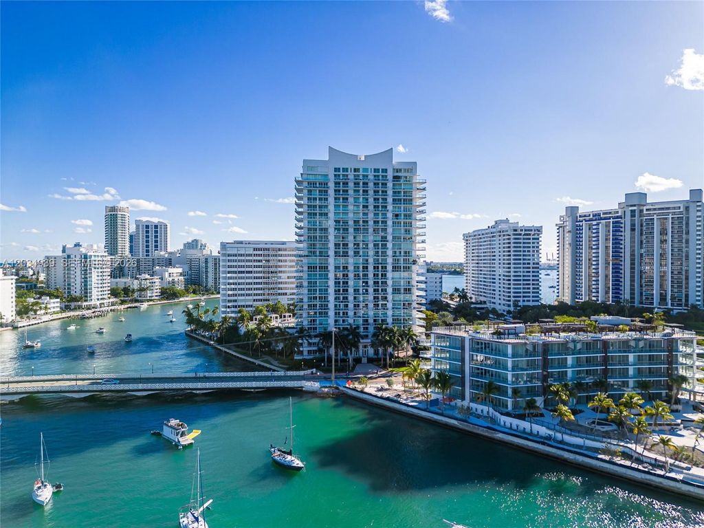 10 Venetian Way PH04, Miami Beach, FL 33139