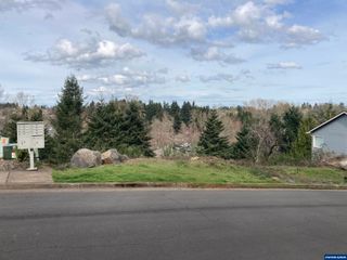 501 La Cresta Dr, Salem, OR 97306