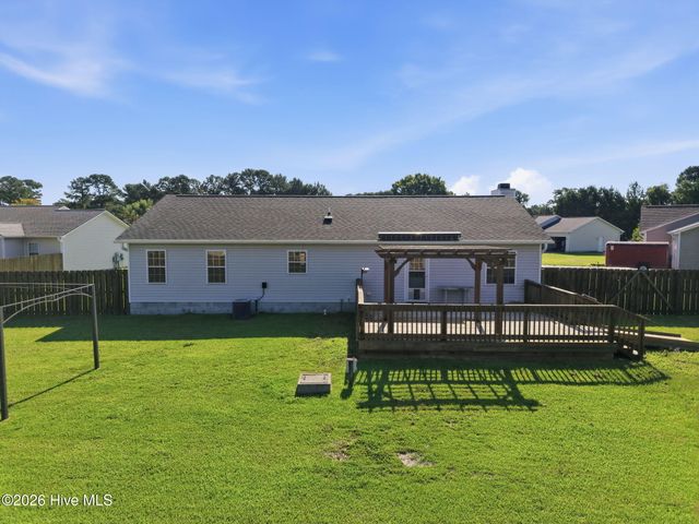 404 S Grazing Court, Sneads Ferry, NC 28460