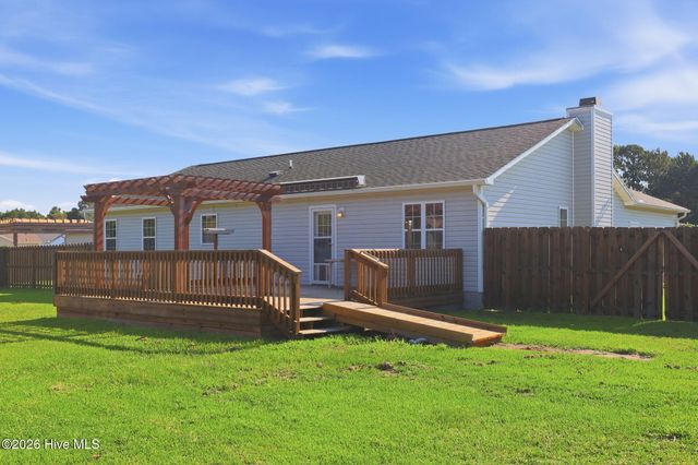 404 S Grazing Court, Sneads Ferry, NC 28460
