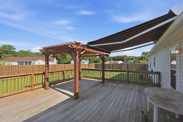 404 S Grazing Court, Sneads Ferry, NC 28460