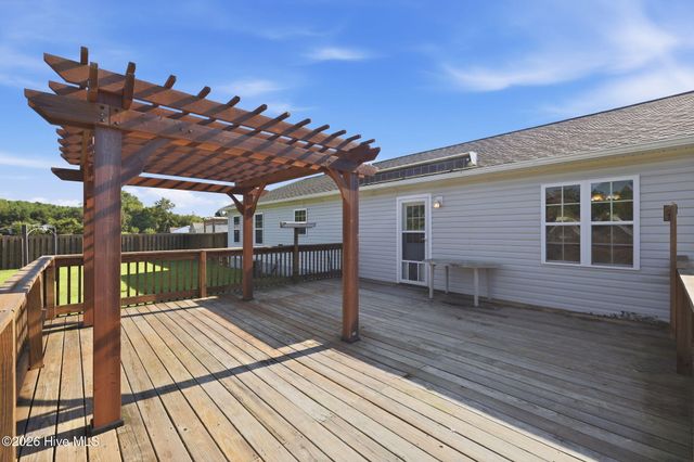 404 S Grazing Court, Sneads Ferry, NC 28460