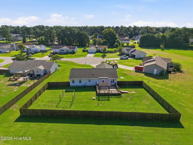 404 S Grazing Court, Sneads Ferry, NC 28460