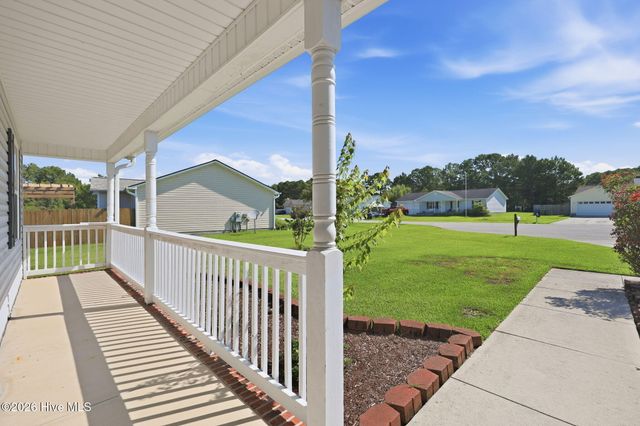 404 S Grazing Court, Sneads Ferry, NC 28460