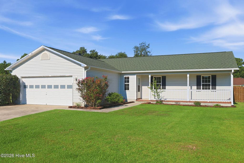 404 S Grazing Court, Sneads Ferry, NC 28460