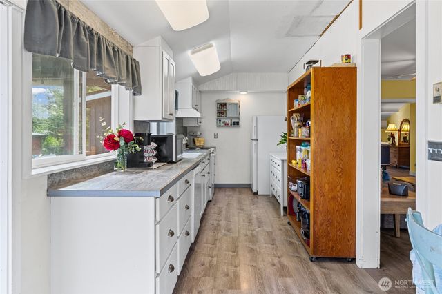 50 N Tillicum Beach Lane, Shelton, WA 98584
