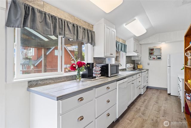 50 N Tillicum Beach Lane, Shelton, WA 98584