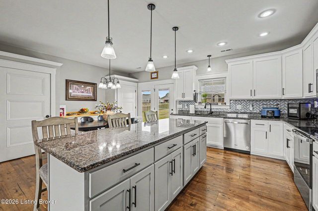240 Brennan Ct, Shepherdsville, KY 40165