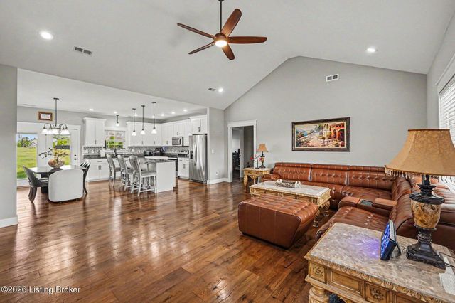 240 Brennan Ct, Shepherdsville, KY 40165