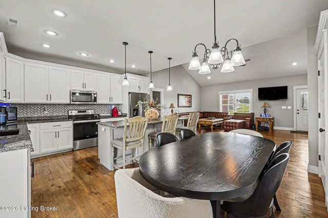 240 Brennan Ct, Shepherdsville, KY 40165