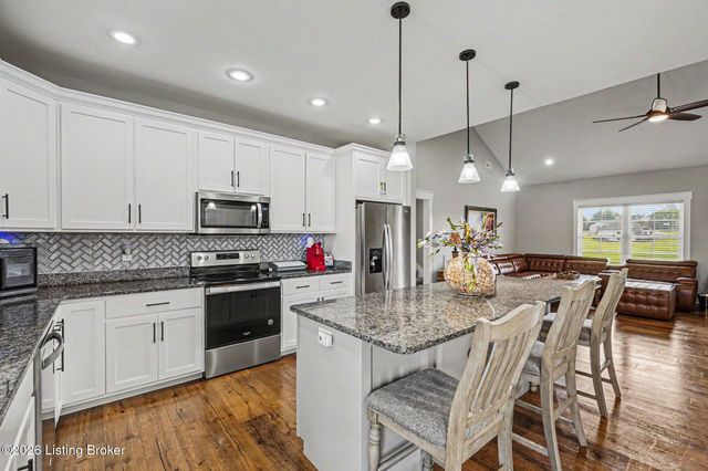 240 Brennan Ct, Shepherdsville, KY 40165