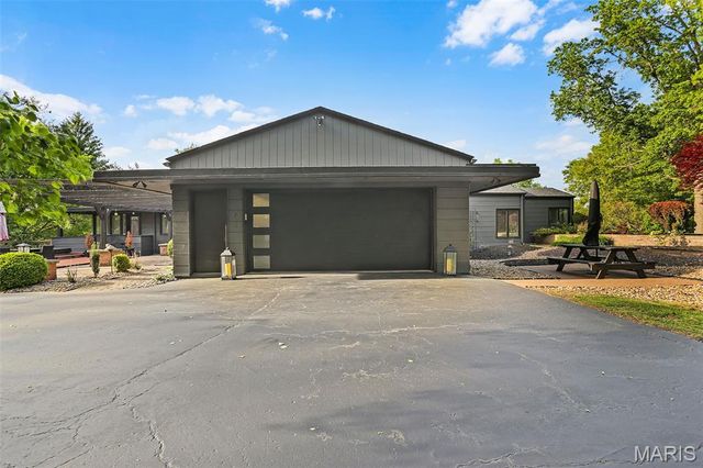7 Talisman Way Drive, Florissant, MO 63034