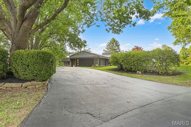 7 Talisman Way Drive, Florissant, MO 63034