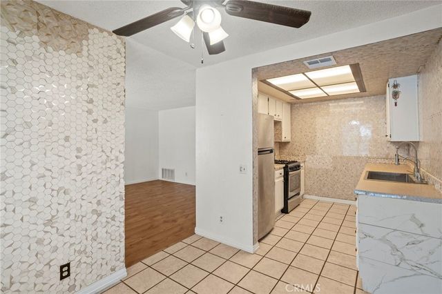 1380 W 48th 10, San Bernardino, CA 92407