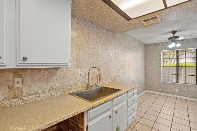 1380 W 48th 10, San Bernardino, CA 92407