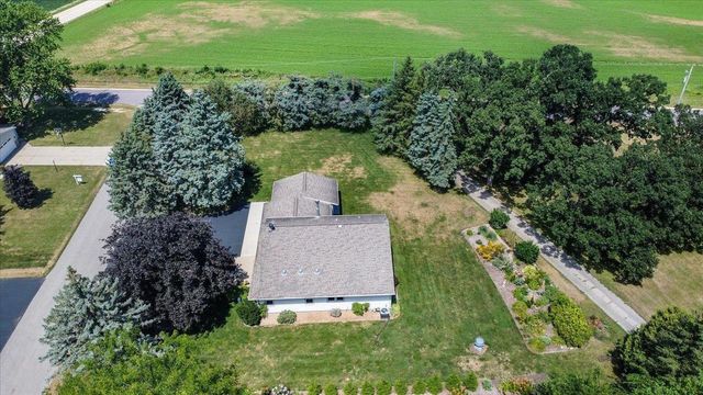 7442 Dekorra Road, Deforest, WI 53532
