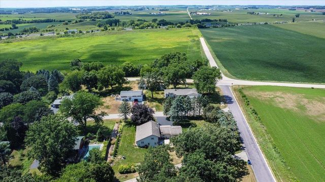7442 Dekorra Road, Deforest, WI 53532