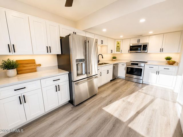 9419 N 53RD Avenue, Glendale, AZ 85302