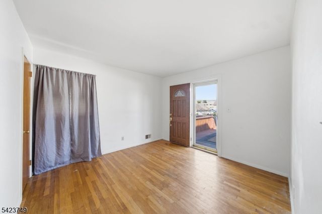 105 N 13Th St, Kenilworth Boro, NJ 07033