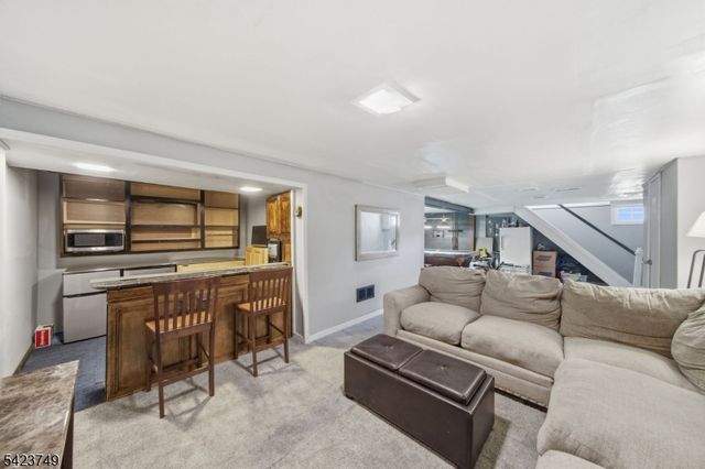 105 N 13Th St, Kenilworth Boro, NJ 07033