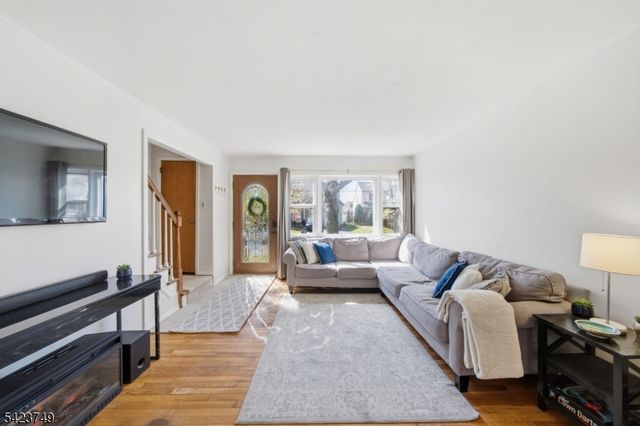 105 N 13Th St, Kenilworth Boro, NJ 07033