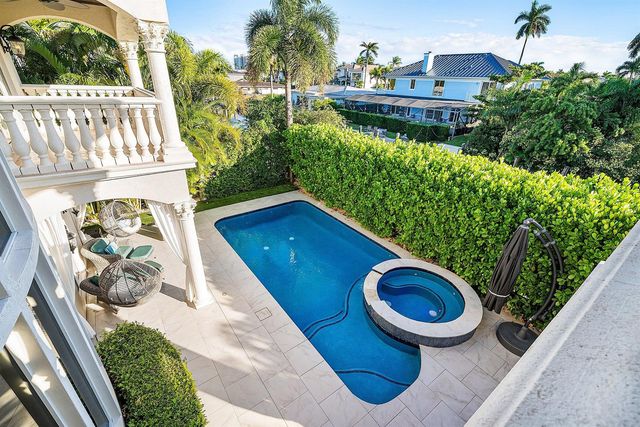 712 NE 71st Street, Boca Raton, FL 33487
